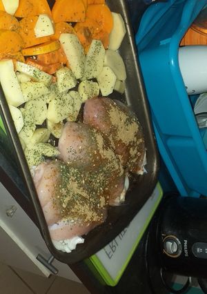 Una foto de Pollo con verduras al horno! 🍗🥗