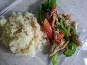 Una foto de muslo de pollo en olla express