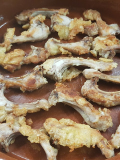 Una foto de Costillitas de conejo rebozadas en tempura