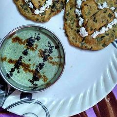 A picture of Methi puri with bathuye ka raita.