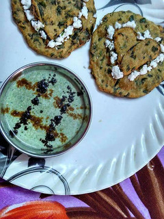 A picture of Methi puri with bathuye ka raita.