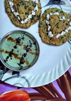 A picture of Methi puri with bathuye ka raita.