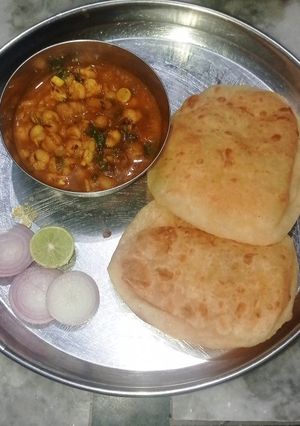 A picture of Chole Bhature.