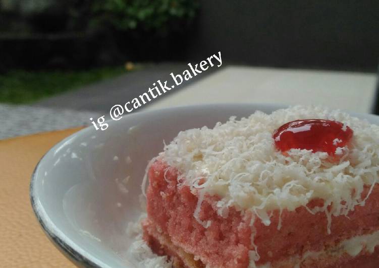 Bolu strawberry