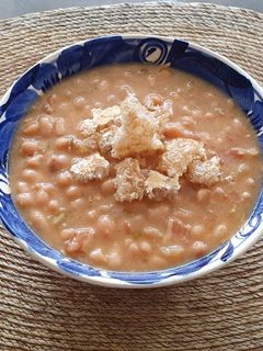 Una foto de Frijoles charros 🤤
