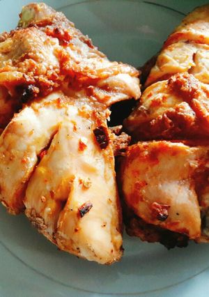 A picture of Grilled Chicken Breast with Salt and Chili.