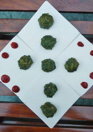 A picture of Steamed spinach balls.
