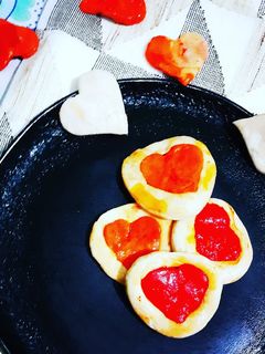 ভ্যানিলা হার্ট কুকিজ(vanilla heart cookies recipe in Bengali) রেসিপির প্রধান ছবি
