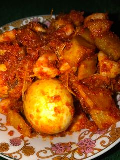 Foto resep Sambal goreng udang + telor + kentang balado pedas