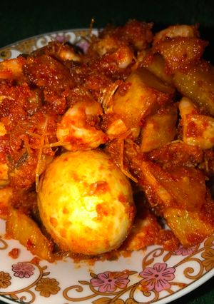 Foto resep Sambal goreng udang + telor + kentang balado pedas