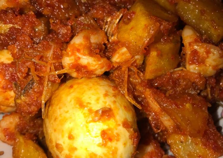 Sambal goreng udang + telor + kentang balado pedas