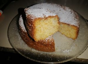 Una foto de Torta de pera y banana 🍌🍐