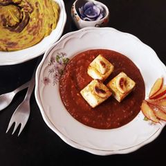 A picture of Stuffed cottage cheese in plum gravy.
