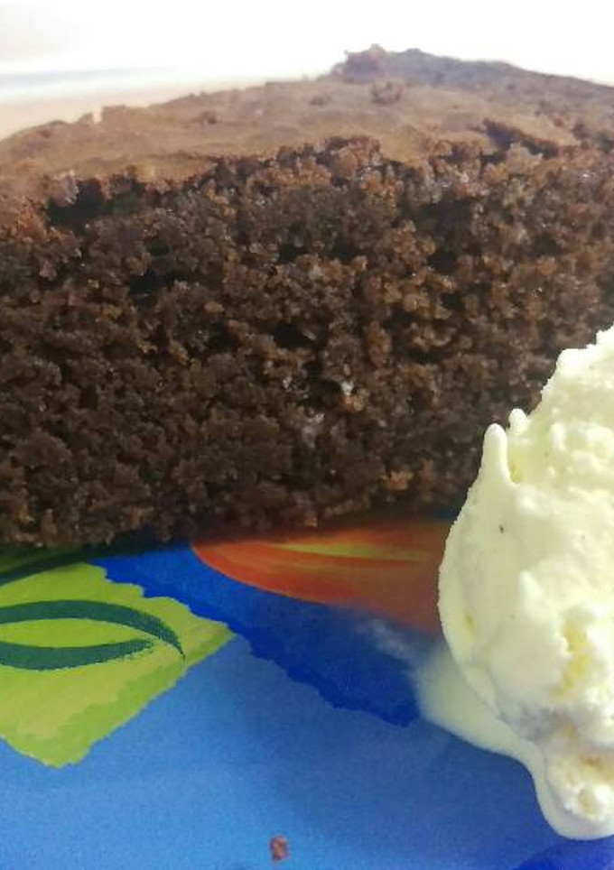 Una foto de Bizcocho de chocolate con helado de vainilla