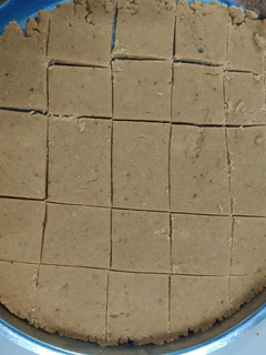 ગોળ પાપડી(gol papdi in Gujarati) રેસીપી મુખ્ય ફોટો