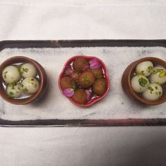 A picture of Rice rasgulla and gulab jamun.