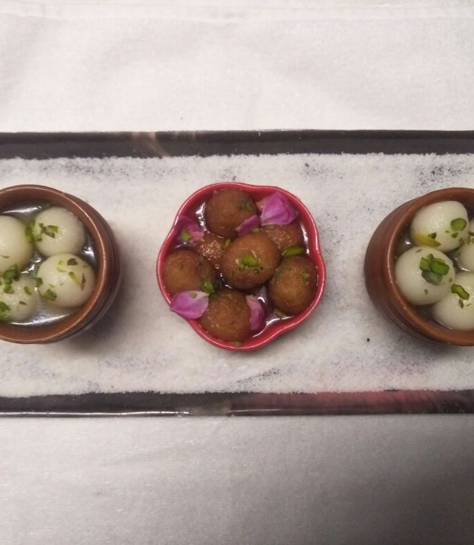 A picture of Rice rasgulla and gulab jamun.