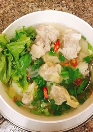 Hình của món Hoành thánh (buổi sáng cho cả nhà).