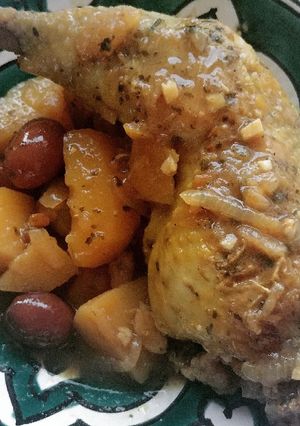 Une photo de Tajine de poulet au miel et citron confit
