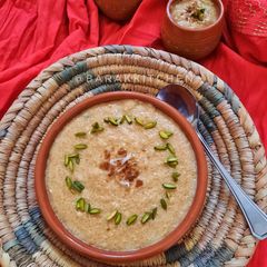 A picture of Nolen gurer payesh or Rice kheer with date palm jaggery.