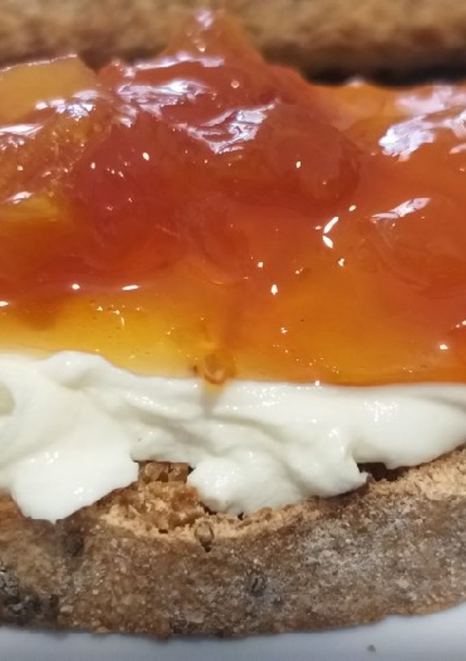 Una foto de Jalea de naranjas (con trocitos de naranja!!)