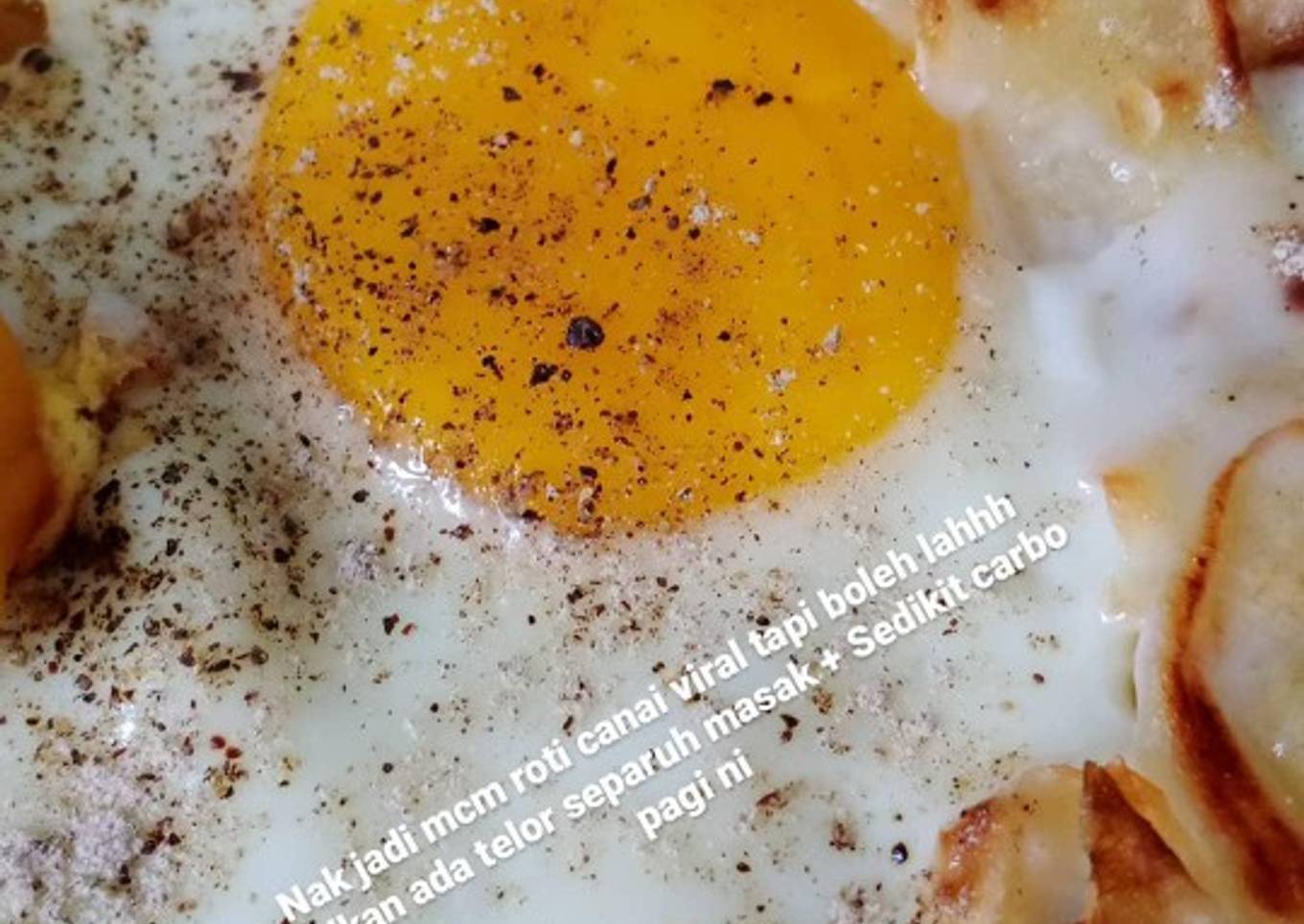 Roti canai setengah carbo dengan setengah telur rebus