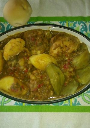 Una foto de Estofado de pollo, papa y batata