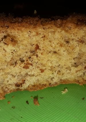 Una foto de Torta húmeda de banana y nueces