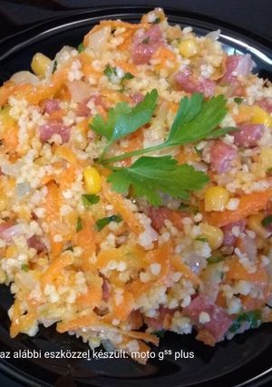 Kolbászos-sárgarépás-köleses egytál recept fotója