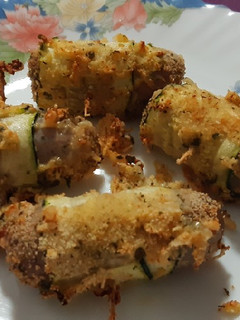 Una foto de Rollitos de calabacín y butifarra en airfryer