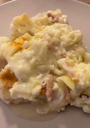 Una foto de Coliflor y repollo con bechamel y bacon
