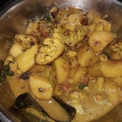 A picture of Aloo gobhi curry.