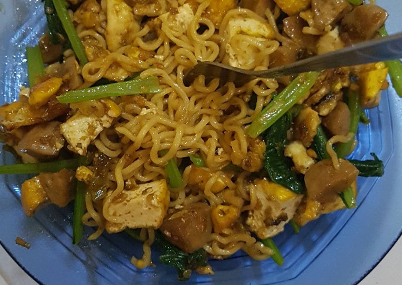 Mie goreng bakso tahu