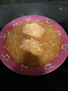 Una foto de Sopa de cebolla fácil