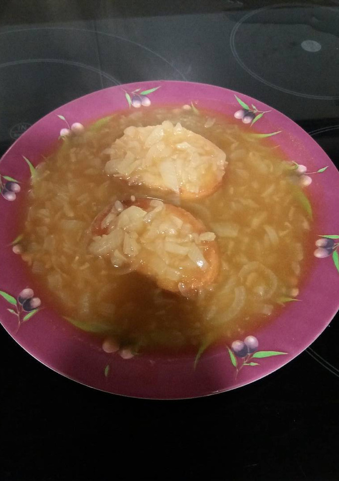 Una foto de Sopa de cebolla fácil