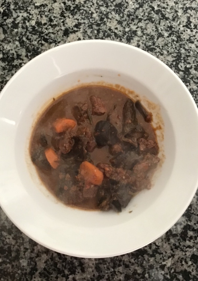 Una foto de Ragout de ciervo en salsa con setas orejas de Satán. Carne de caza