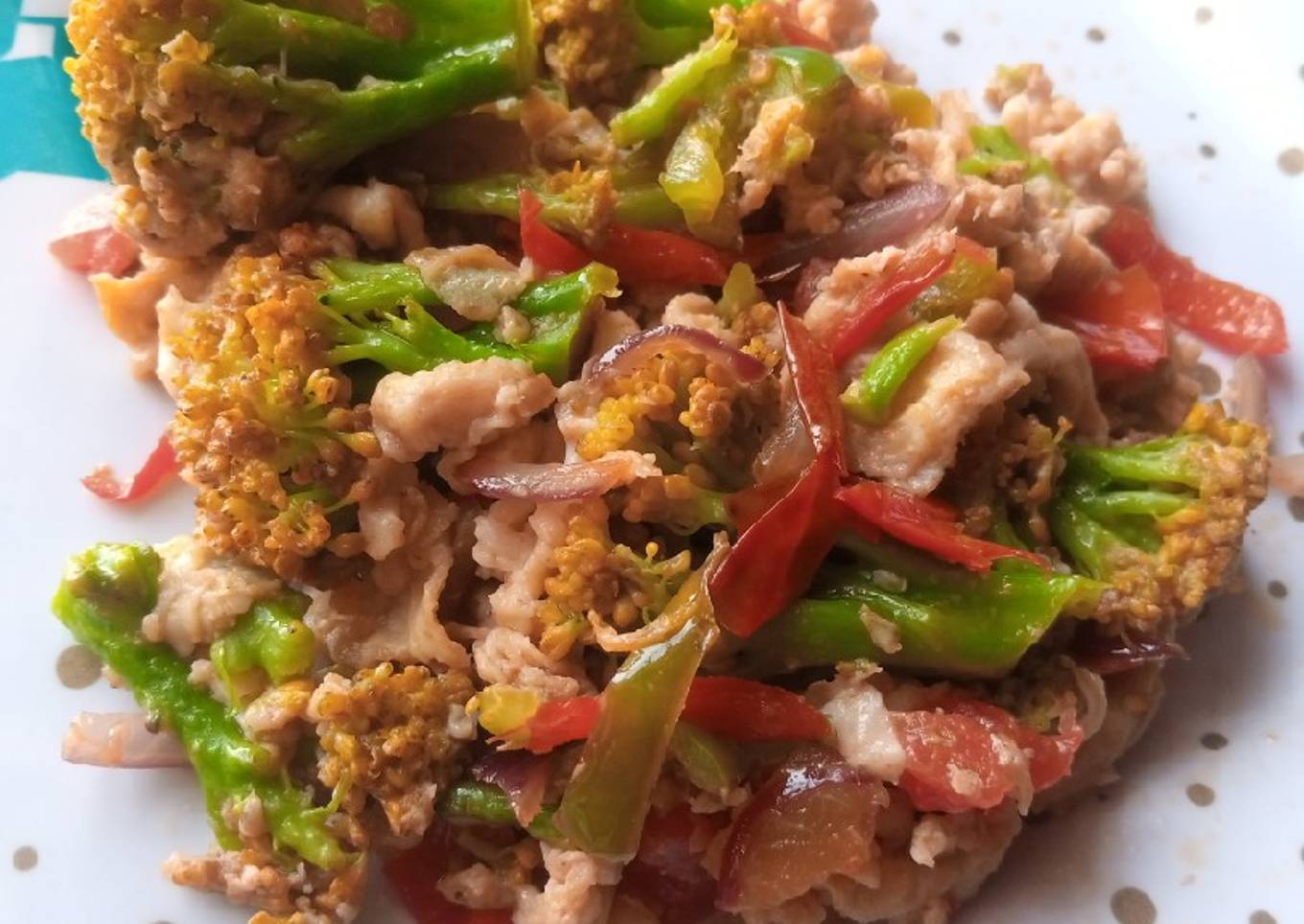 Scrambled eggs with broccoli