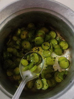 ટીંડોળા મરચાં નો સંભારો (Tindora Marcha Sambharo Recipe In Gujarati) રેસીપી મુખ્ય ફોટો