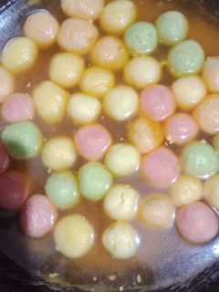 કલરફુલ રસગુલ્લા (Colourfull Rasgulla Recipe in Gujarati) રેસીપી મુખ્ય ફોટો
