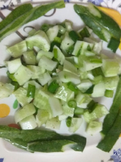 A picture of Green cucumber salad.