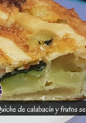 Una foto de Quiche de calabacín y frutos secos