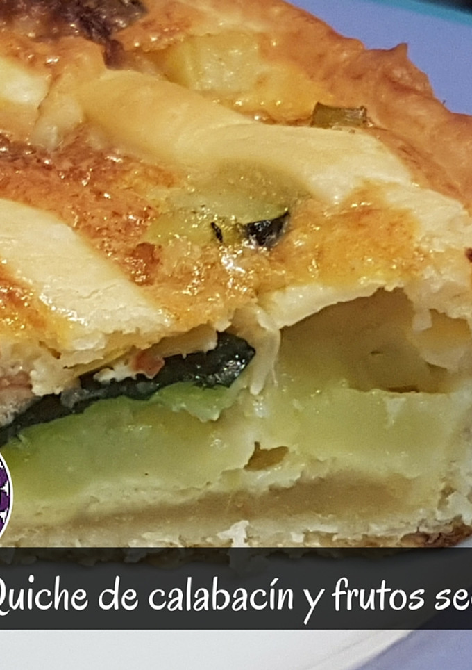Una foto de Quiche de calabacín y frutos secos