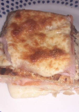 Una foto de Sándwich de papa y zanahoria con ralladura de Limón, jamón y muzzarella