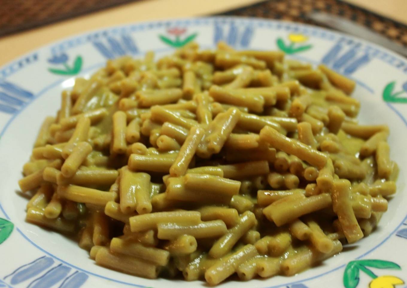 Macaroni con salsa de aguacate