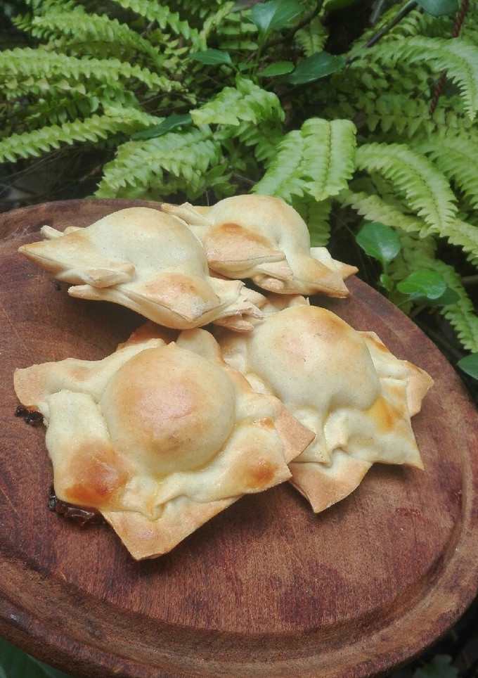 Una foto de Pastelitos argentinos al horno! Bien criollo😊♥