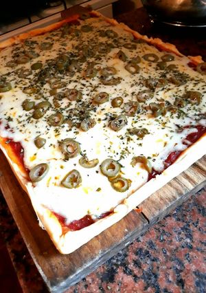 Una foto de Pizza casera clásica