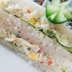 A picture of Greek yogurt egg salad sandwich 🥪.