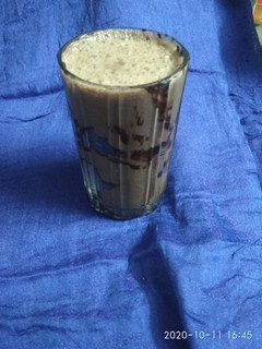 ચોકલેટ મિલ્ક શેક (Chocolate Milkshake Recipe In Gujarati) રેસીપી મુખ્ય ફોટો