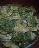 Totopos Veganos con salsa de tomatillo de milpa rancheros tipo chilaquiles que no pican