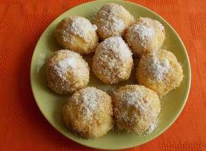 Túrógombóc meggybefőttel recept fotója